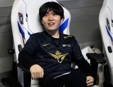 TK体育直播-包含Rookie迎来二十赛季高光表现，FPX球迷沸腾！的词条