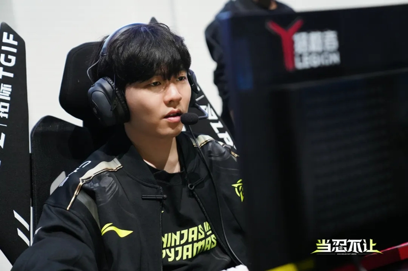 TK体育直播-包含Rookie迎来二十赛季高光表现，FPX球迷沸腾！的词条