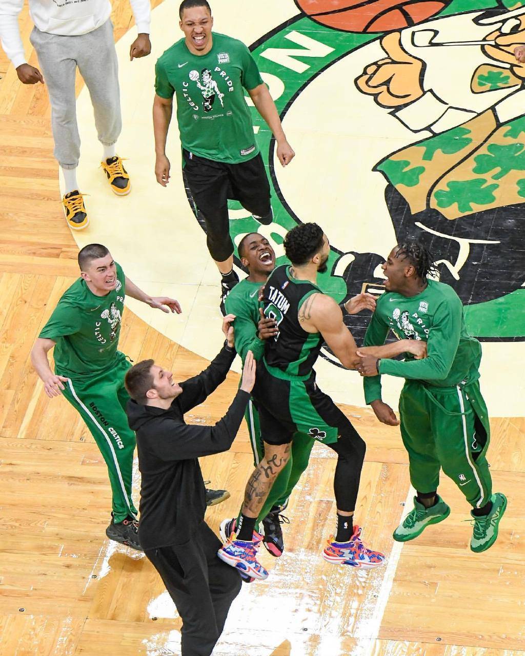 TK体育直播-塔图姆巅峰对决,C罗与70激战G2分钟,突破纪录胜负难料!的简单介绍